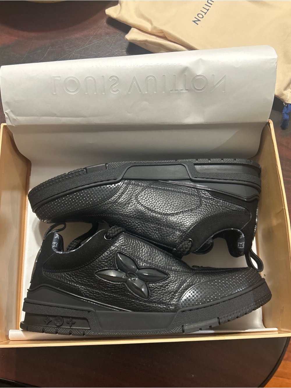 Louis Vuitton skates Black Leather size 12